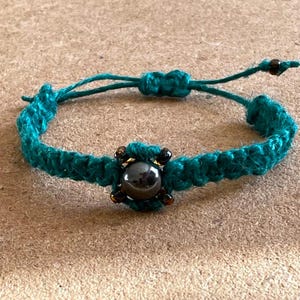 Surfersarmband Touwarmband Casual armband Natuurlijk sisalgroen Festivalaccent Zwarte steen Boho Minimalisme Verstelbaar formaat Geschenkdoos