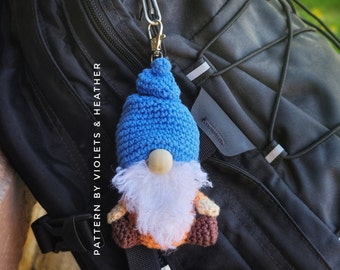 CROCHET PATTERN for Traveling Gnome Backpack Charm. Crochet KeyChain Pattern. Amigurumi Gnome Pattern. Gnome Keychain Charm. Instant PDF.