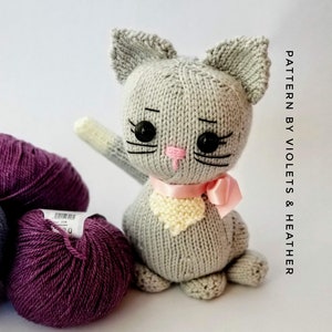 KNITTING PATTERN for Sitting Pretty Knit Kitten, Knit Amigurumi Pattern. Instant PDF Pattern Download. Violets and Heather Cat Pattern