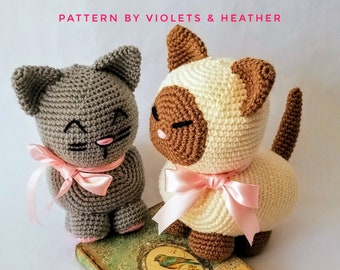 Häkelanleitung für eine süße Häkelkatze, Häkelanleitung für eine süße Siamkatze. Sofortiger PDF-Download. Amigurumi-Anleitungen.