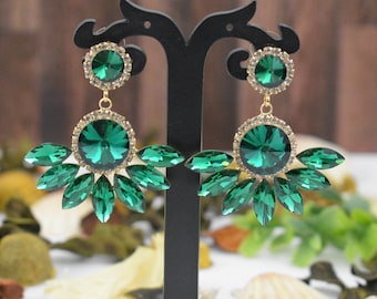 Emerald green crystal earrings, Bridesmaid Dangle earrings, emerald green chandelier earrings, Dressy Earrings, Special Occasion Earrings