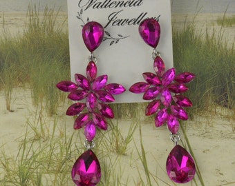 Boucles d'oreilles de mariage en cristal strass fuchsia, boucles d'oreilles de mariée de taille moyenne, boucles d'oreilles de mariée roses, boucles d'oreilles pendantes, boucles d'oreilles de mariage