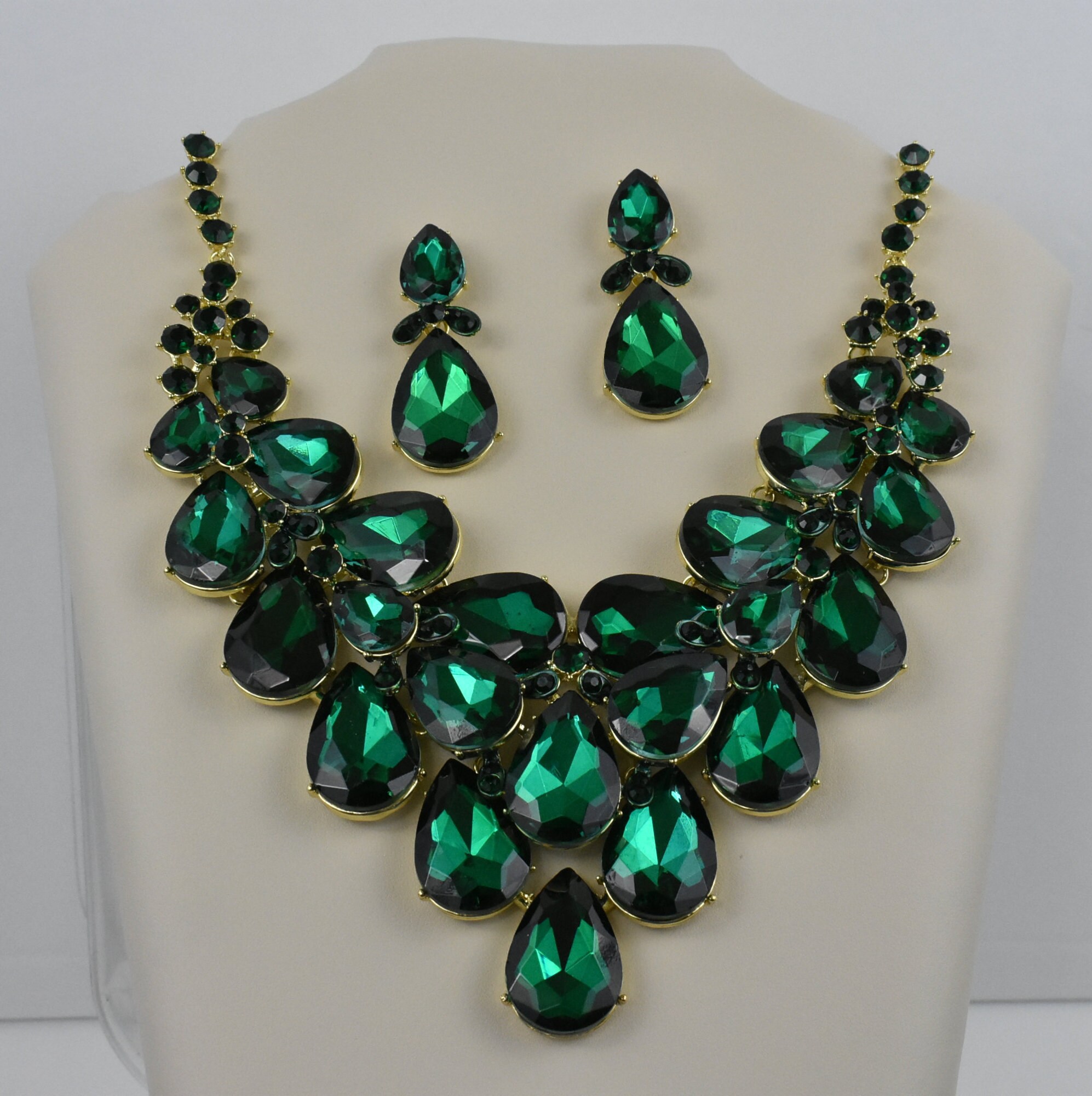 Emerald Green necklace and earrings set Emerald Greenl Etsy