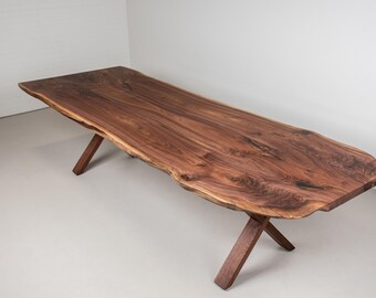 Grande table de salle à manger en noyer avec rebords dynamiques, bois massif avec pieds en noyer X