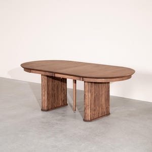 7 Foot Extendable Oval Table with a Removable Support Leg