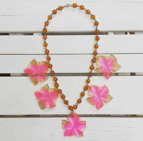 1940's vintage celluloid necklace - leaves - pink