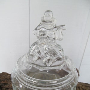 1930s LE Smith &quot;Minstrel&quot; Clear Glass Powder Jar with Wistful Commedia Dell&#39;Arte Pierrot Pining for His Columbine - Iconic Art Deco Style!