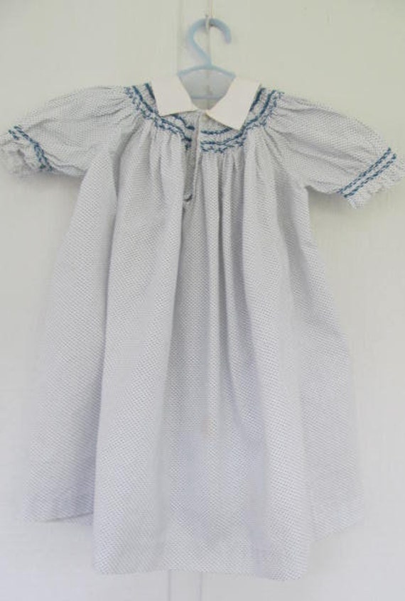 Darling Vintage Little Girl's Blue and White Smoc… - image 4