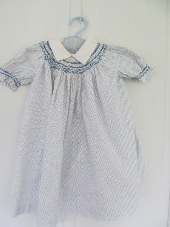 Darling Vintage Little Girl's Blue and White Smoc… - image 7