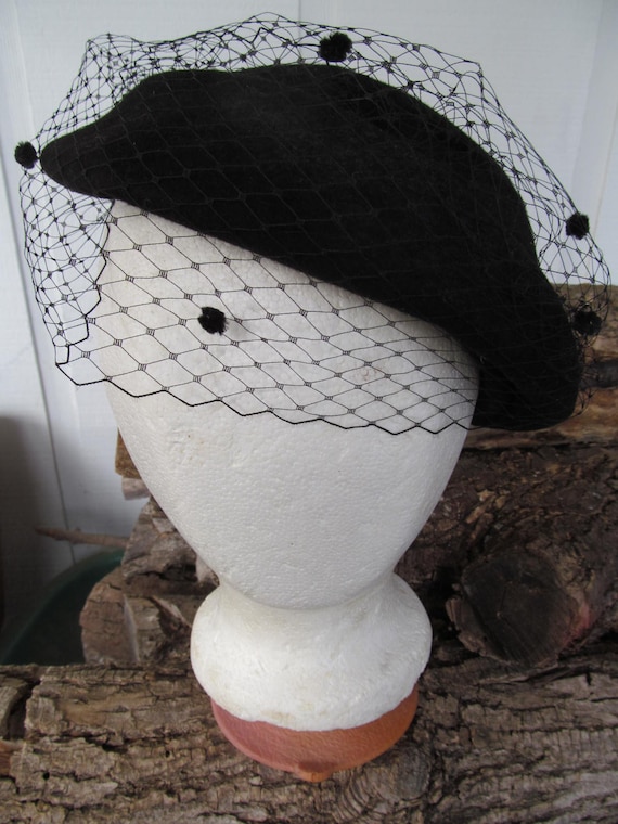 Stylish Black Merrimac Wool Felt Beret Hat with Bl
