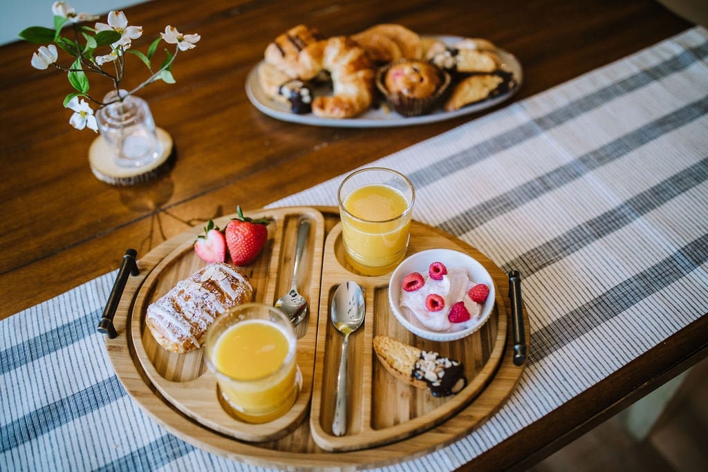 Petit-Déjeuner Pour Deux Plateaux de Service/Plateau Petit-Déjeuner Couples Conseil Personnalisé Cad