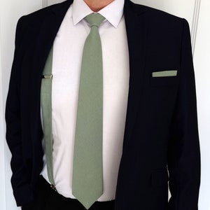 Sage green necktie.Light green bow tie.Light green bow tie. Sage green necktie .Noeud papillon vert sauge.Noeud papillon vert clair .Cravate image 8