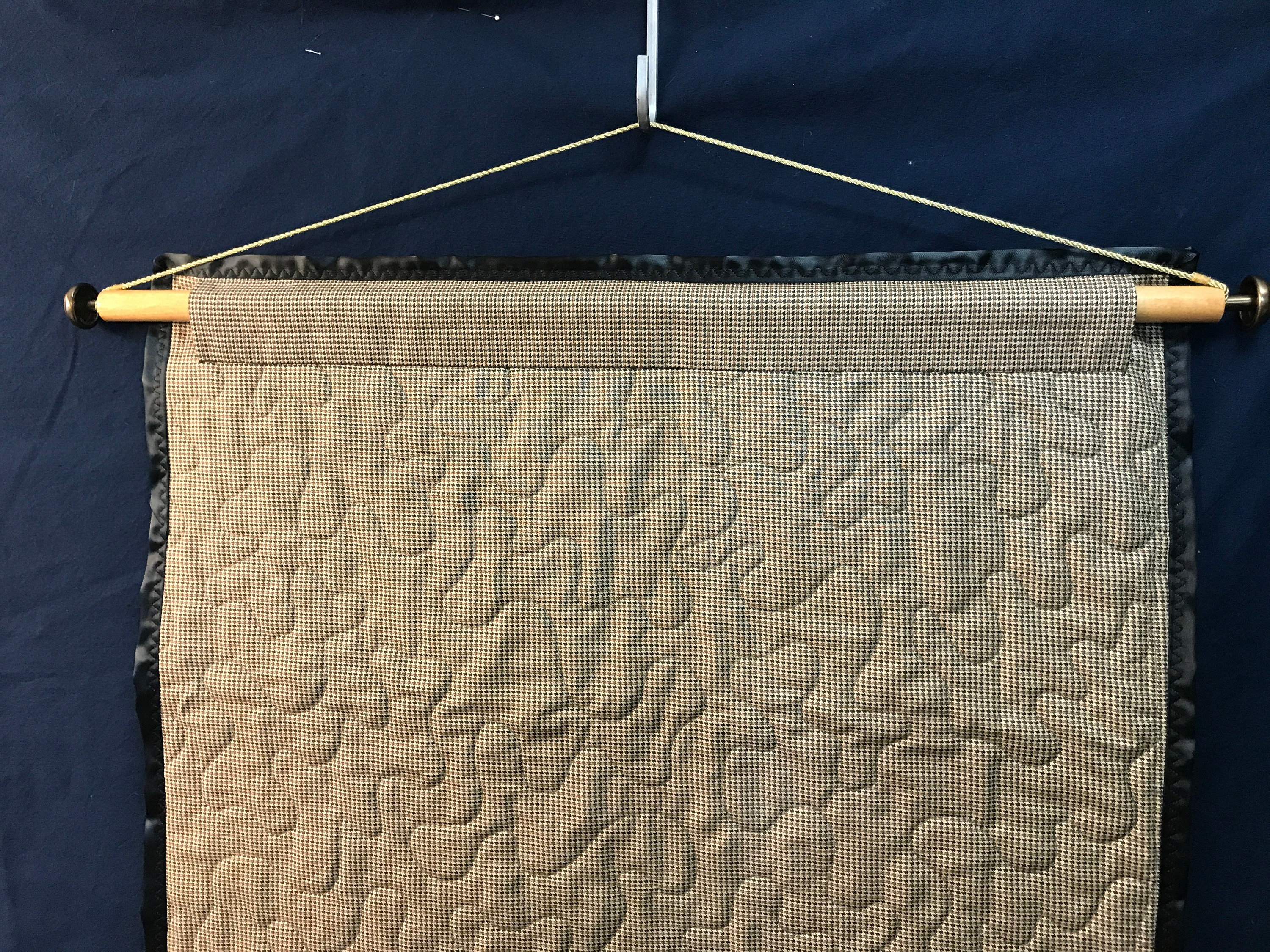 2948 Stained Wooden Hanging Rod for Quilt, Tapestry, Banner, Wall