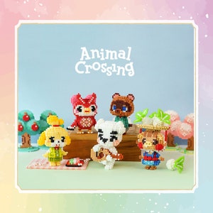 Puede incluir: Personajes de Animal Crossing hechos con cuentas de Hama. Los personajes incluyen a Isabelle, Tom Nook, K.K. Slider, Blathers y un aldeano. Los personajes están dispuestos sobre un fondo verde con una tabla de madera y una manta de picnic.