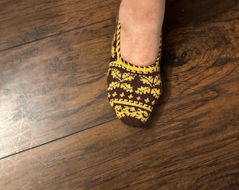 Hand Kniting Woman Slippers Soft  and Comfort  Size 6-7