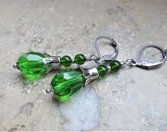 Charming earrings, drops, green silver, vintage style, romantic, nostalgic, faceted glass beads