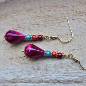 Dunkelrote Ohrringe, Tropfen,  kleine Perlen in Türkis und Orange, Dunkelrot, goldfarbene Zwischenperlen,  Boho, Hippie