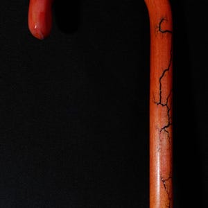 Bengala de madeira curvada – Feita à mão com design fractal de Lichtenberg