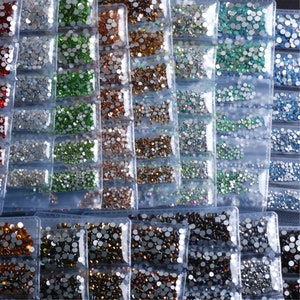 Super Glitter Rhinestones 32 Colors ss3-ss10 Mixed Sizes Non HotFix Flat Back Glass Nail Art Rhinestones Nail Scrapbook Decorations