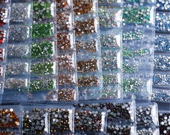 Super Glitter Rhinestones 32 Colors ss3-ss10 Mixed Sizes Non HotFix Flat Back Glass Nail Art Rhinestones Nail Scrapbook Decorations