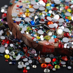 Hisenlee 1000pcs Nail Art Crystal Mix Sizes Mix Colors Non Hotfix Flatback Glass Rhinestones For Nails 3D Nail Art Decoration Gems