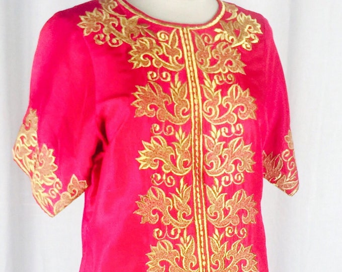 Vintage 90's Indian bright raspberry silk shantung dashiki/kurti with gold/bronze metallic embroidery