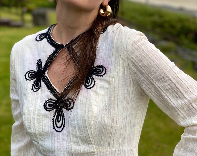 70’s embroidered pleated caftan maxi dress