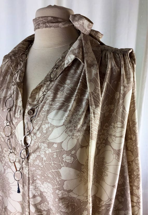 Vintage 70's  shiny beige fantasy floral print po… - image 3