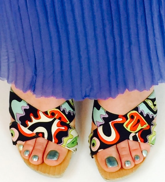 Vintage 90's Pucci psychedelic carved wood heel mu