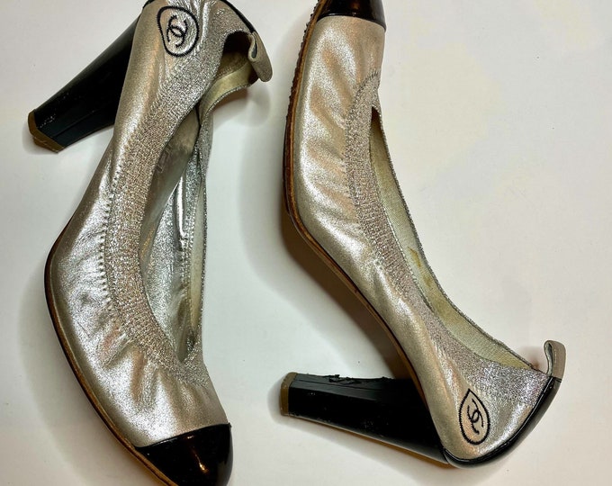 Vintage 00’s Chanel stretch ‘spirit’ silver metallic interlocking CC logo pumps