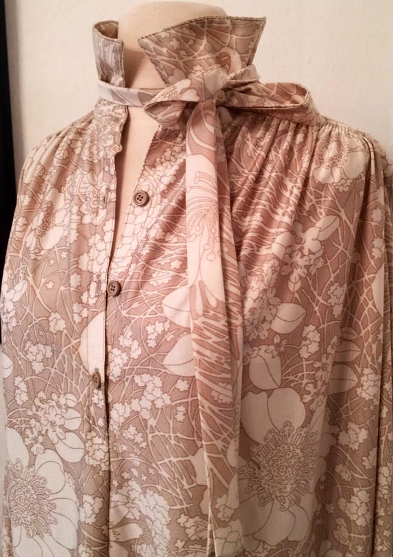 Vintage 70's  shiny beige fantasy floral print po… - image 7