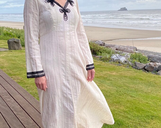 70’s Designer bohemian style embroidered caftan maxi dress