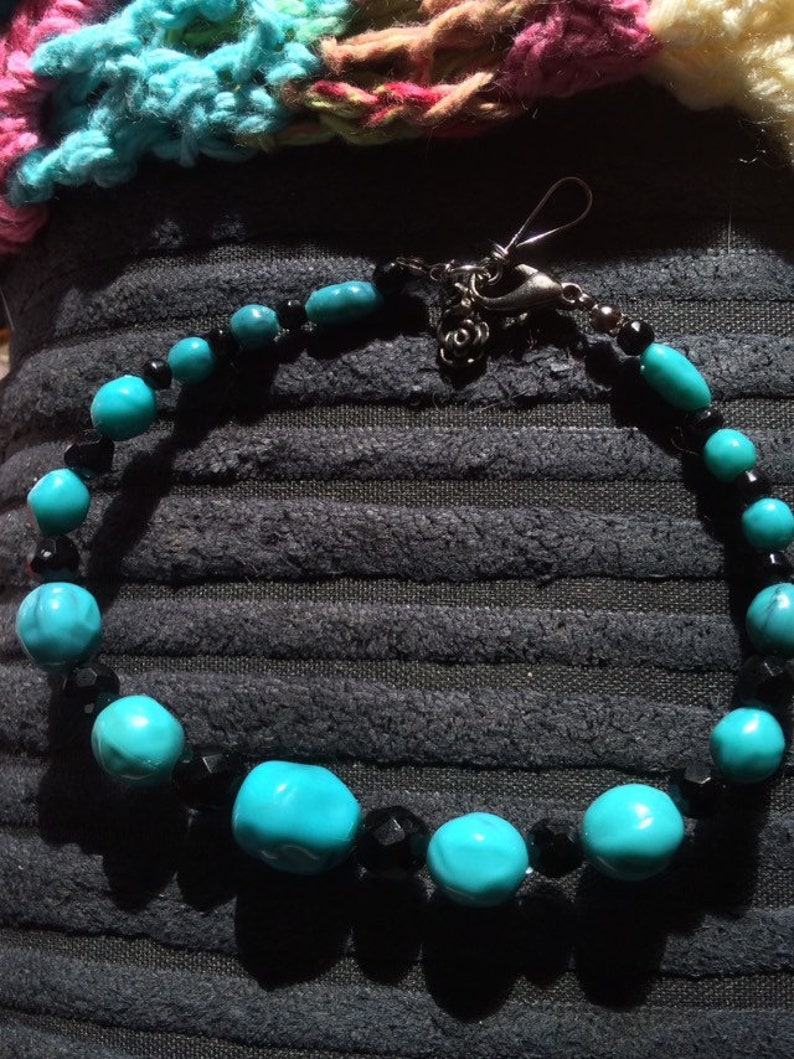 Turquoise and black graduated bead bracelet