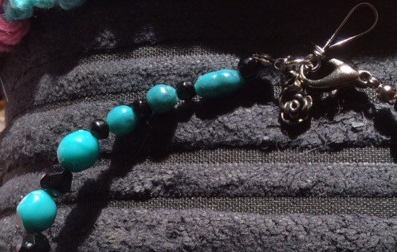 Turquoise and black graduated bead bracelet