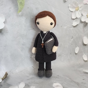 Priest Amigurumi Häkelanleitung – Katholischer Pastor – Religiöses Geschenk zum Selbermachen – PDF Digital Download