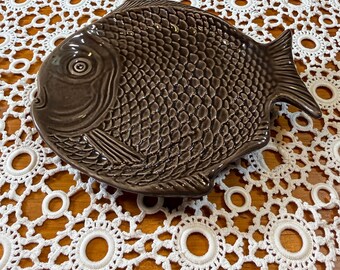 ポルトガル製の魚型セラミック製前菜皿 - 色：ダークブラウン
