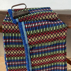 Traditionele Portugese deken, handgeweven van hoogwaardig katoen op een voorouderlijk weefgetouw.