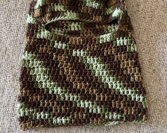Gorro de camuflaje tejido a crochet