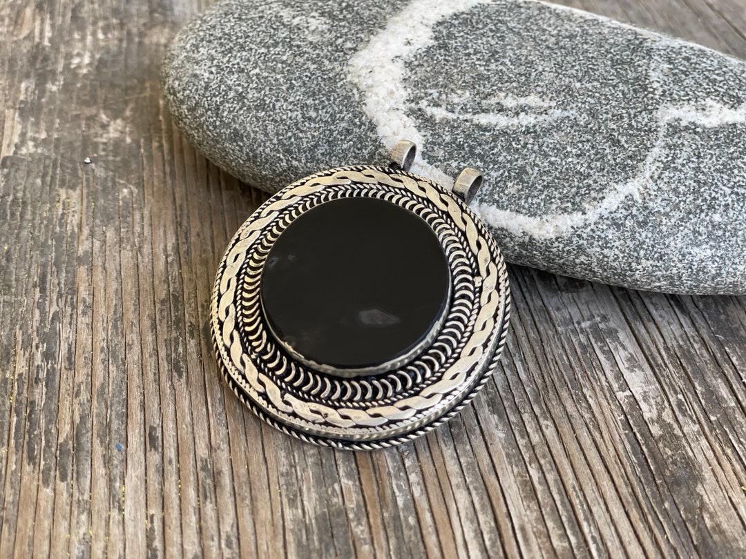 Vintage Berber Black Agate Pendant, Round Wiccan Medallion, Gothic Jewelry,  Boho Gypsy Ethic, Tuareg Amulet, Afghan Kuchi Tribal Jewelry