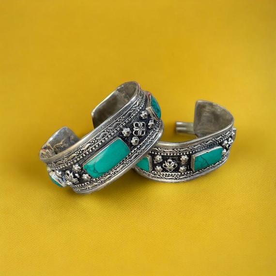 Green turquoise bracelet with rectangular stones,… - image 1
