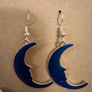 Orecchini uomo nella luna blu