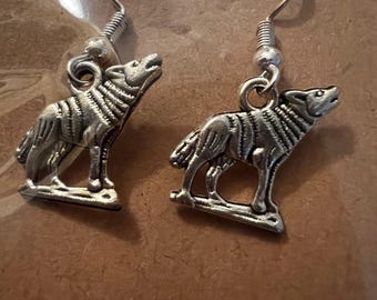 Small Silver Howling Wolf earrings