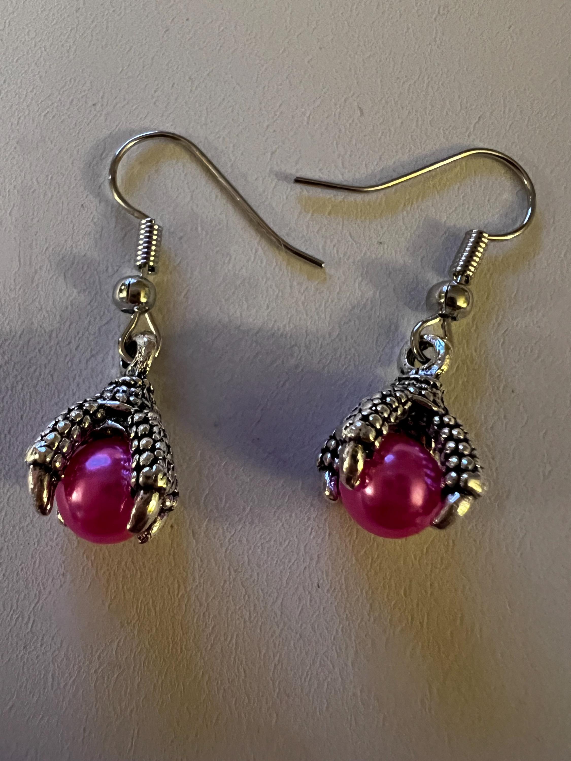 Orecchini pendenti con perle di drago con strass rosso cinese
