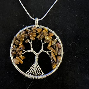 Grote stenen ketting levensboom
