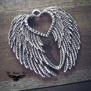 Colgante grande de alas de ángel, colgante de ala de ángel con forma de corazón, colgante de ala ornamentada de 45 mm (1,77&quot;), dijes por pieza.