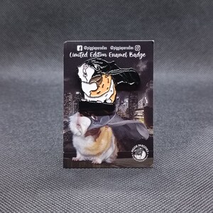 Batpig The Fat Knight Emaille Pin (schwarz gefärbt)
