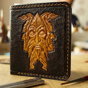 Leder Bifold Brieftasche Hand punziert Brieftasche Wikinger Muster Schlanke Brieftasche Beste Geschenke für Ihn, Wikinger Geschenke für Männer, Ukrainische Wikinger Kunst