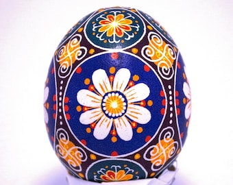 Chamomile Pysanka Ukrainian Easter egg, Hand-painted Easter Decor, Hanging Gift from Ukraine