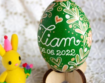 Primeiro Ovo de Páscoa do Bebê: Pysanka Ucraniana Verde, Ovo de Páscoa Personalizado e Pintado à Mão