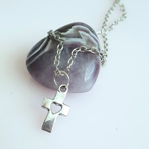 Collar de corazón cruzado,